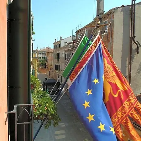 Apostoli Palace Couette-café 4*