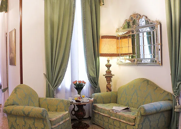 阿帕斯托利皇宫酒店 4*