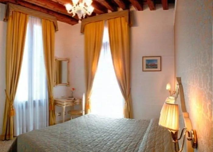 Apostoli Palace 4* البندقية