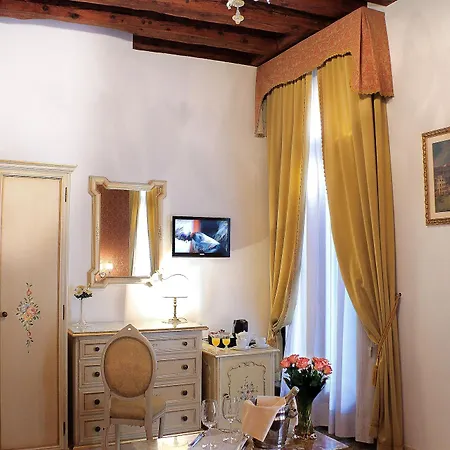 Oda ve Kahvaltı Apostoli Palace 3*