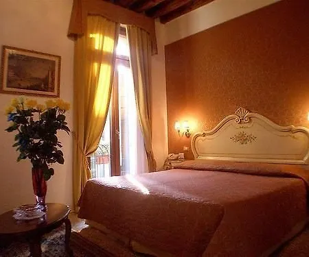 Oda ve Kahvaltı Apostoli Palace Venedik